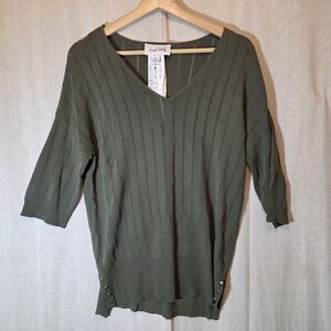 Joseph Ribkoff Olive Green Ribbed V Neck Top Sweater Studs Size XS V Neck